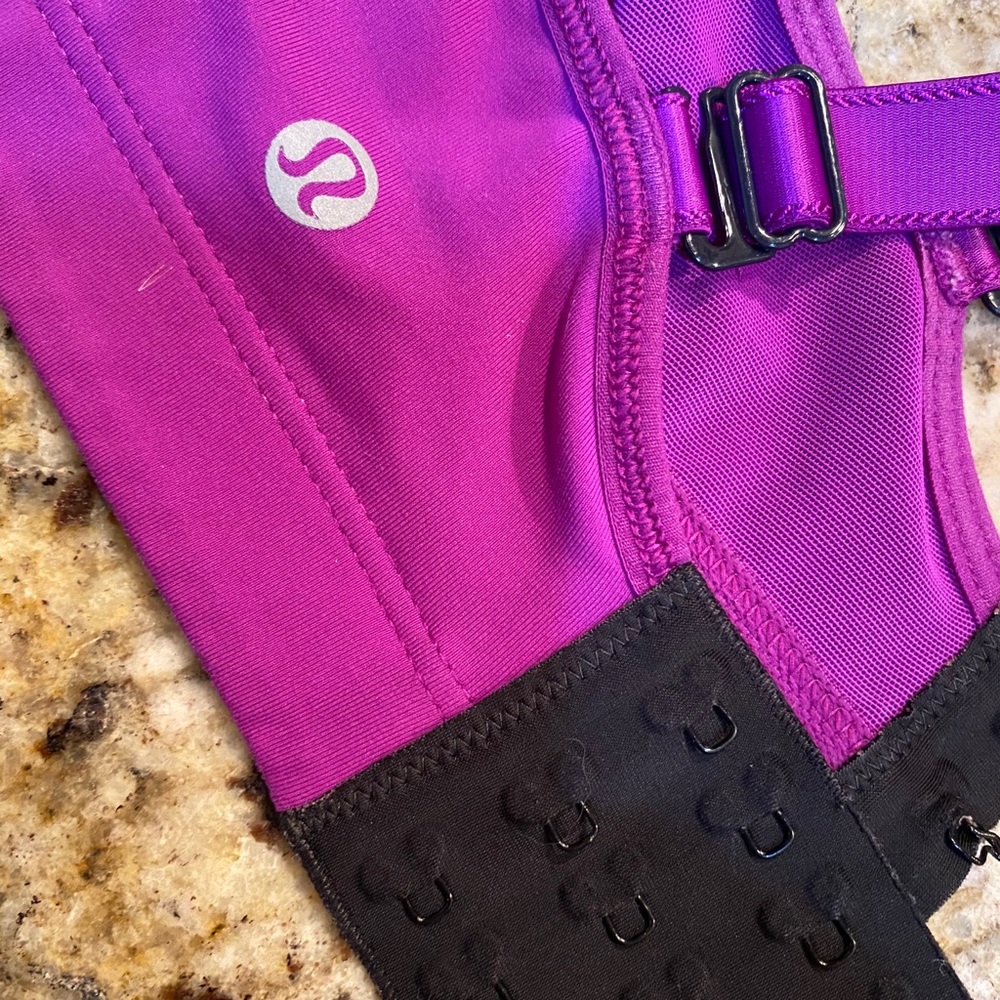 Lululemon Sports Bra - SEE DETAILS and PICS